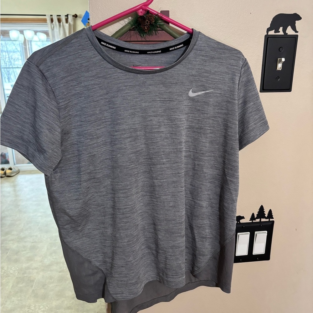 Nike Gray Short Sleeve Athletic Shirt